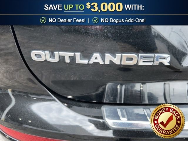 Used 2023 Mitsubishi Outlander SE image 39