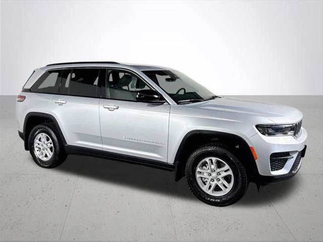 Certified 2025 Jeep Grand Cherokee Laredo w/ MOPAR Finishing Package AWD/4WD image 5