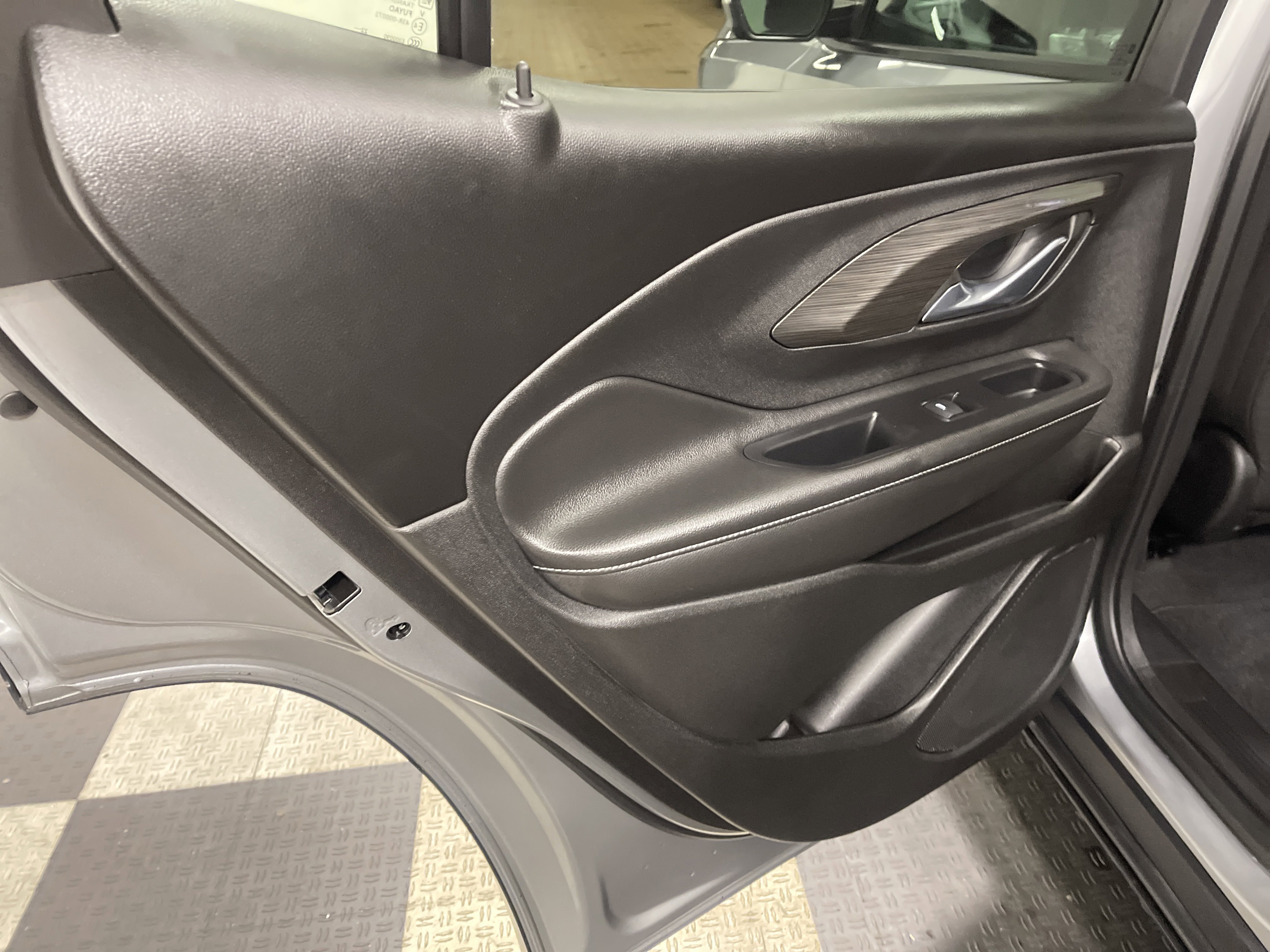 Used 2023 GMC Terrain SLE w/ Driver Convenience Package FWD image 15