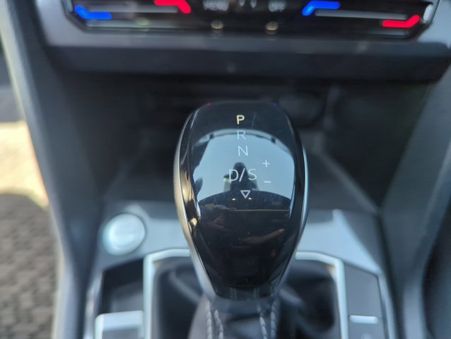 Used 2022 Volkswagen Tiguan SE R-Line FWD image 13