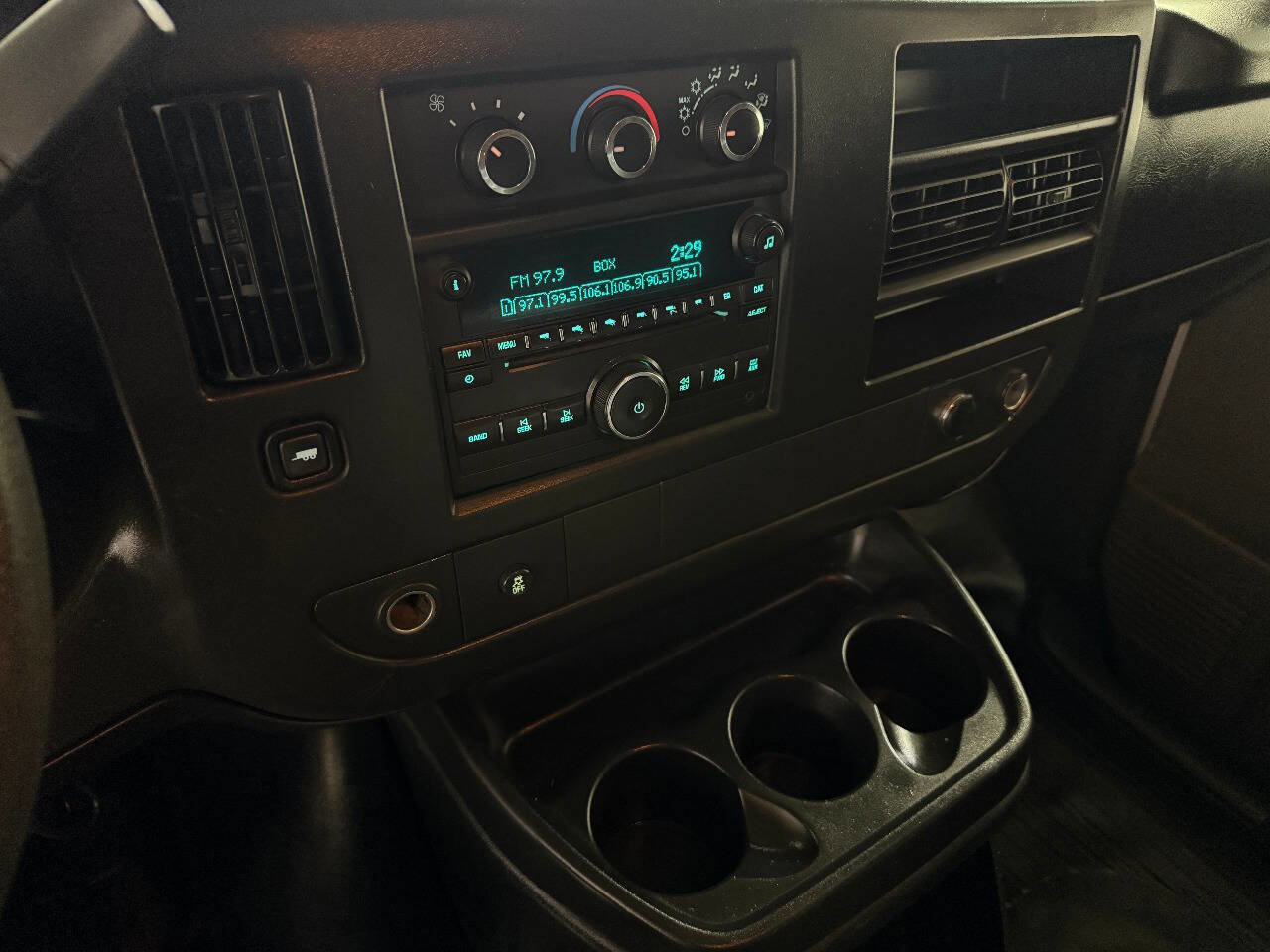 Used 2014 Chevrolet Express 3500 Extended RWD image 96