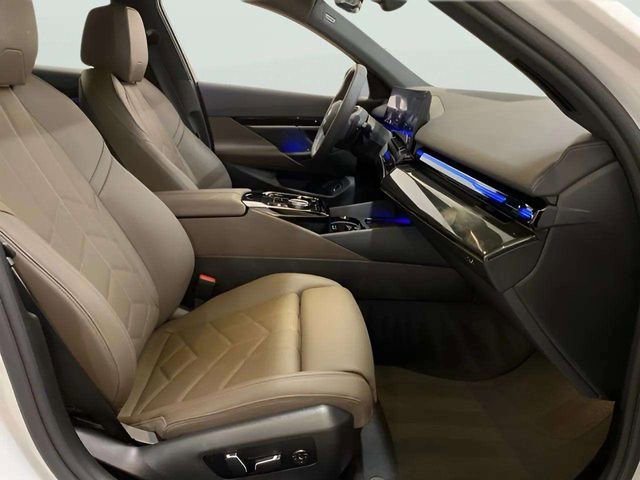 Used 2025 BMW 530i w/ Premium Package RWD image 89