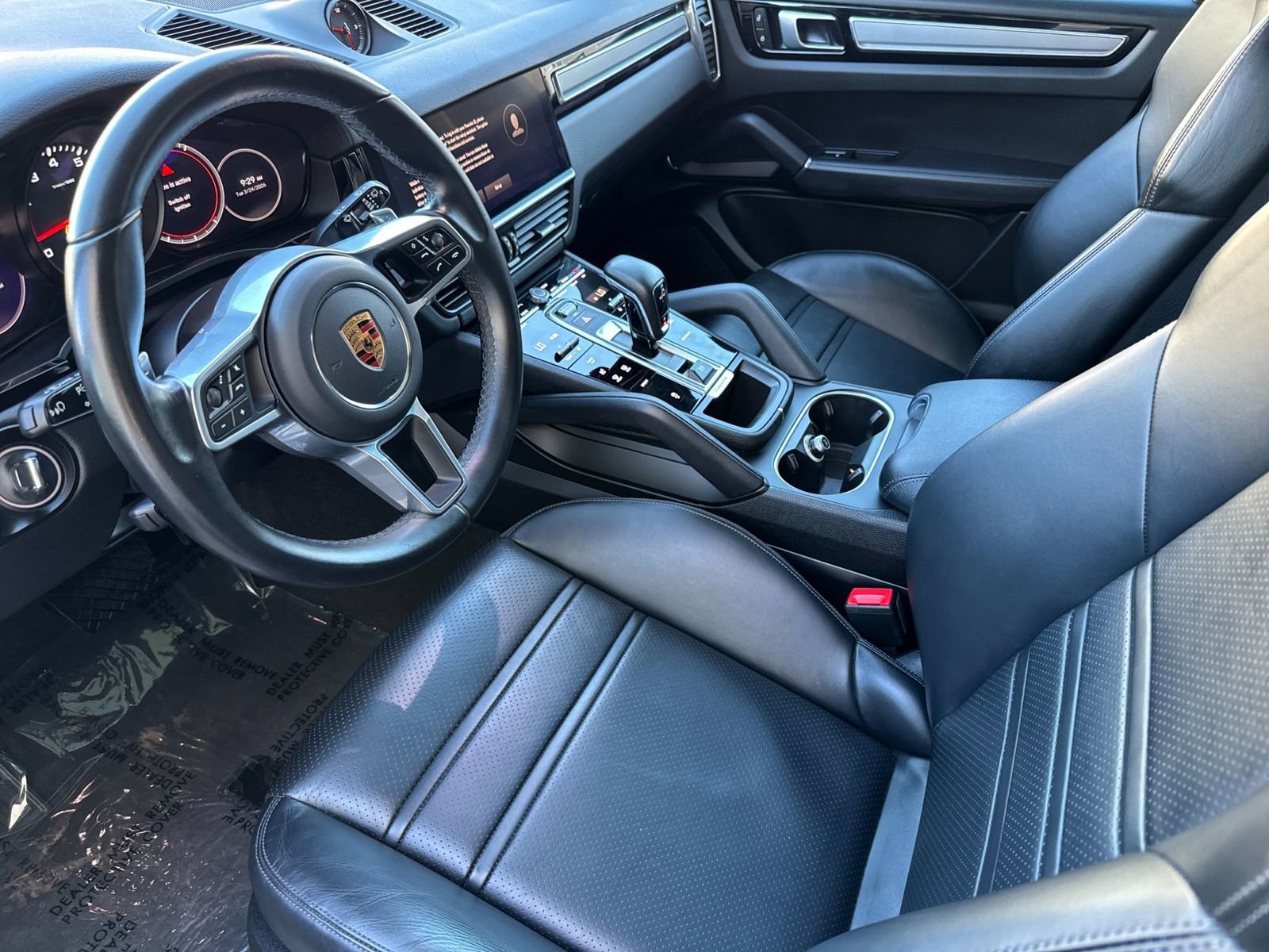 Certified 2023 Porsche Cayenne Platinum Edition image 4