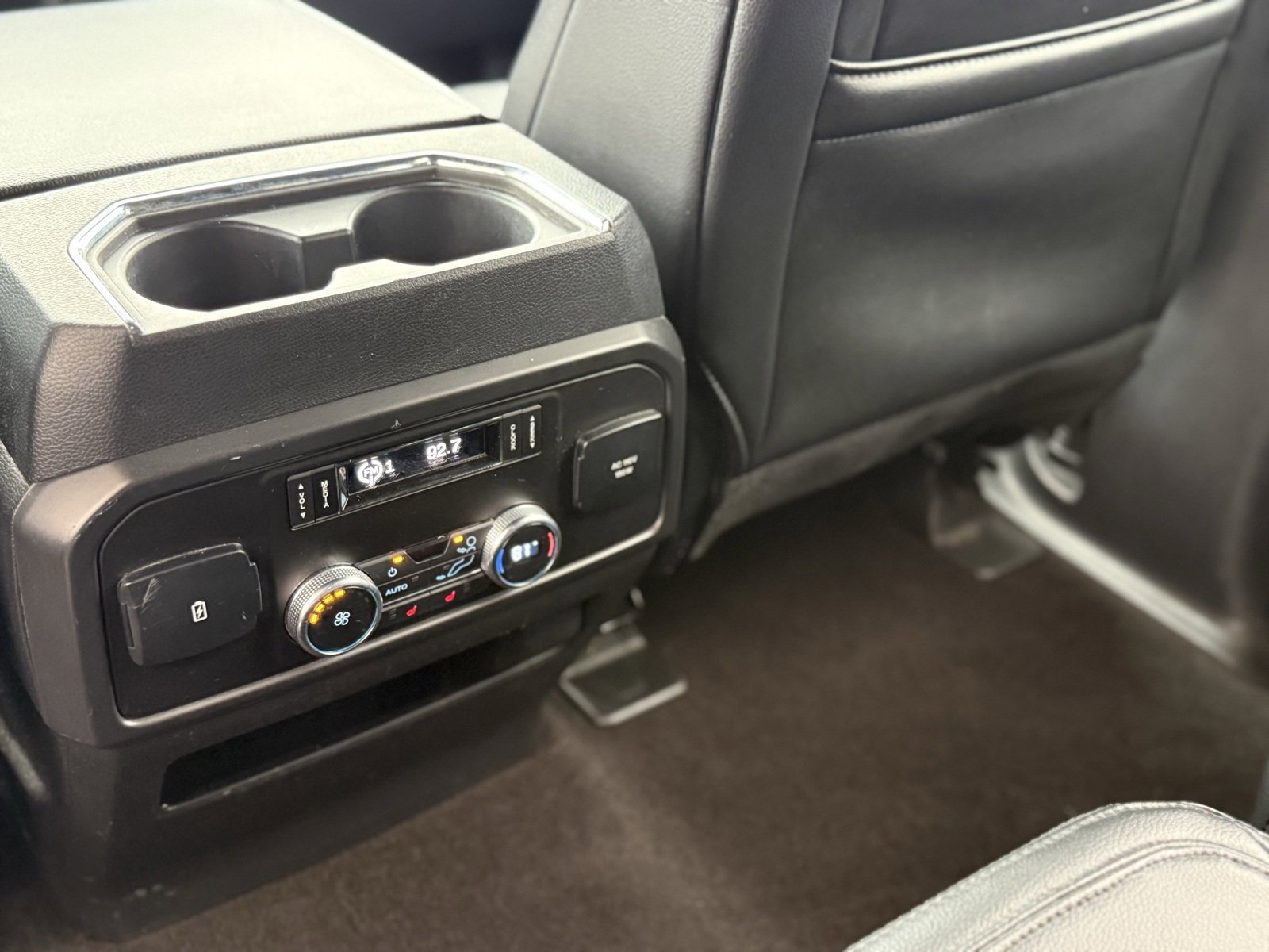 Used 2020 Ford Expedition Limited image 12