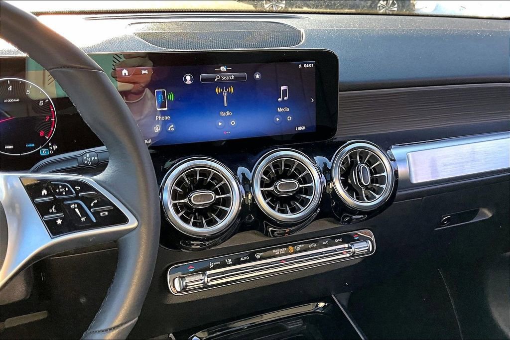 Used 2026 Mercedes-Benz GLB 250 4MATIC image 6