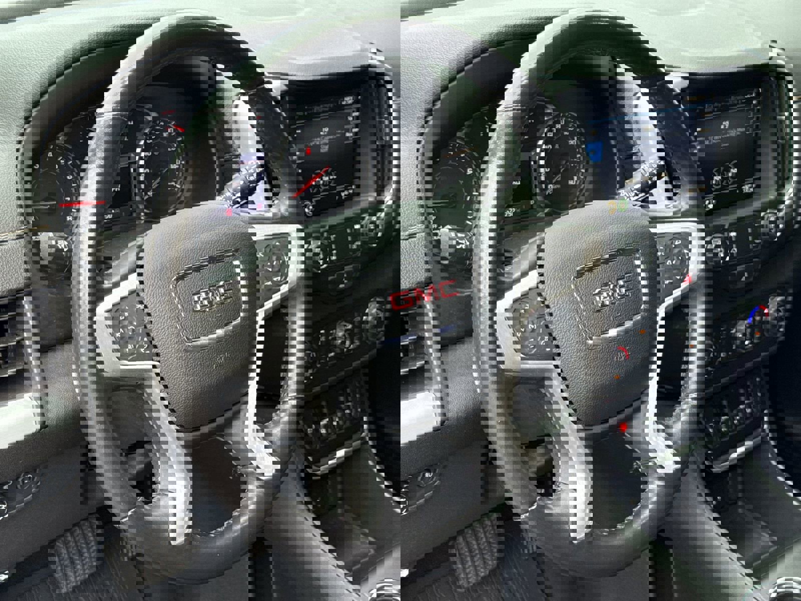 Used 2021 GMC Terrain SLT w/ Elevation Edition image 18
