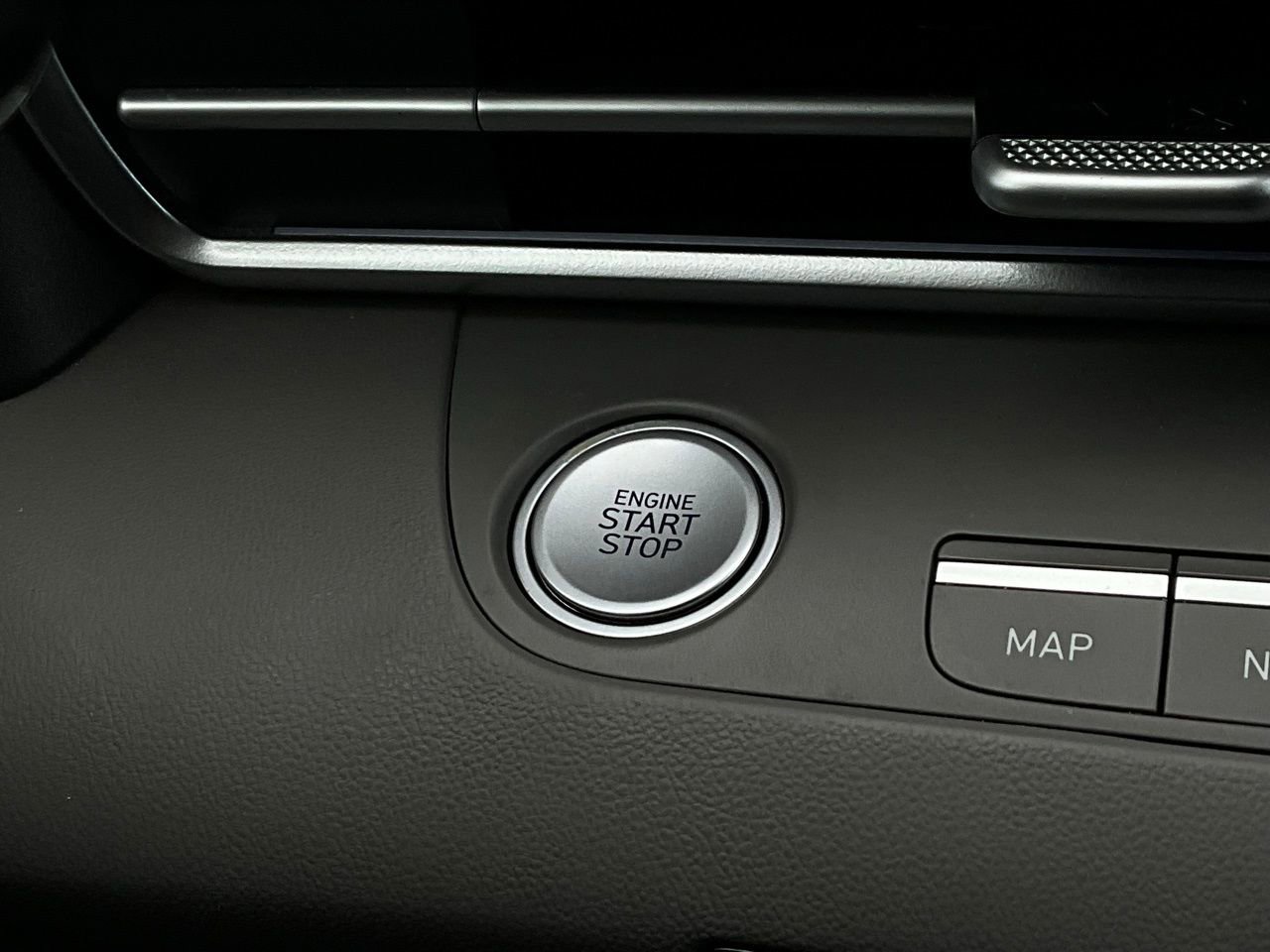 Used 2025 Hyundai Elantra SEL image 29