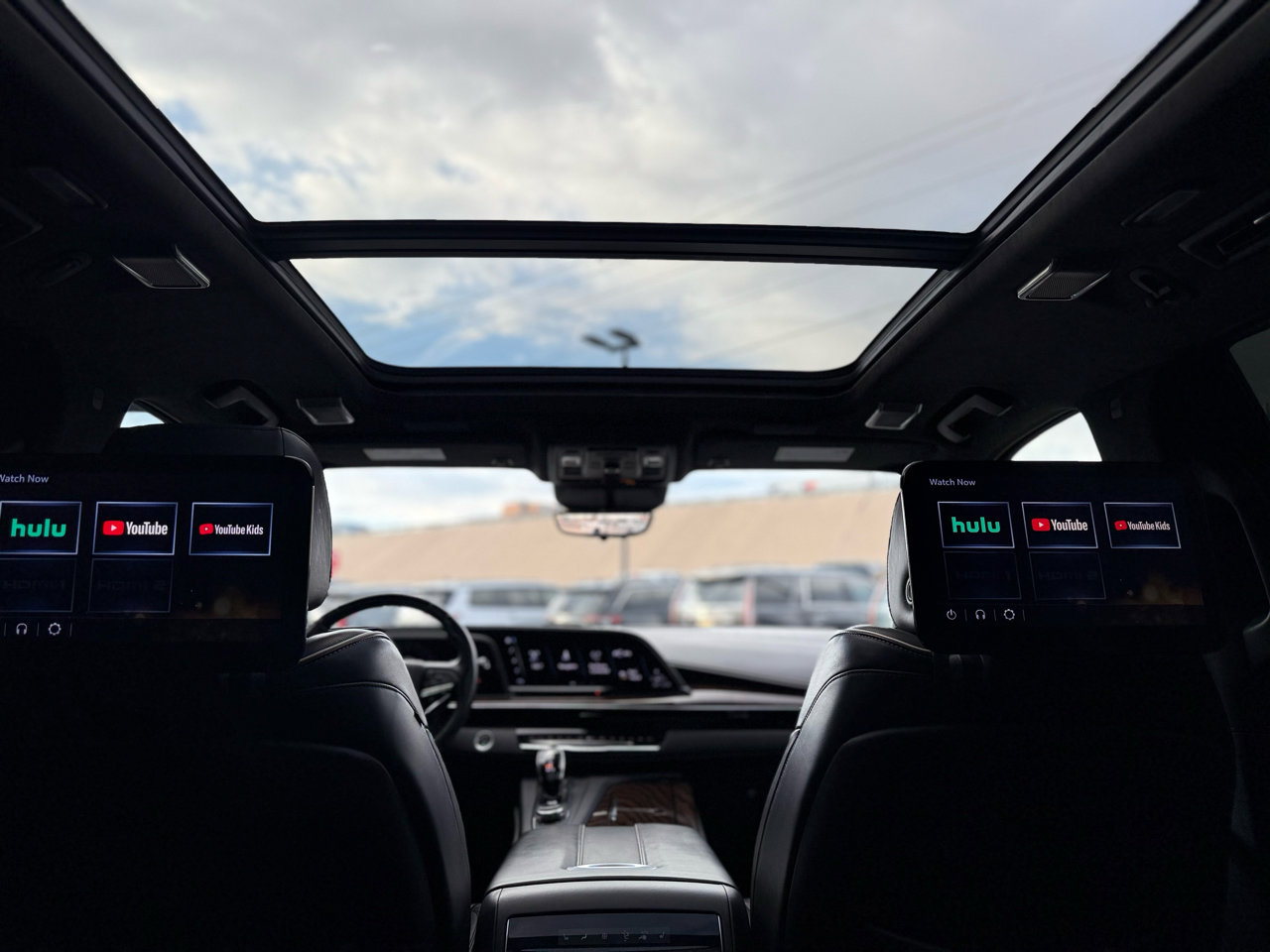 Used 2022 Cadillac Escalade Sport Platinum w/ LPO, ONYX Package image 22