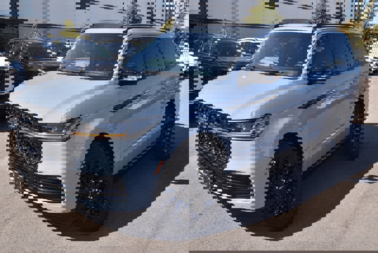 New 2025 Lincoln Navigator Reserve w/ Jet Appearance Package image 19