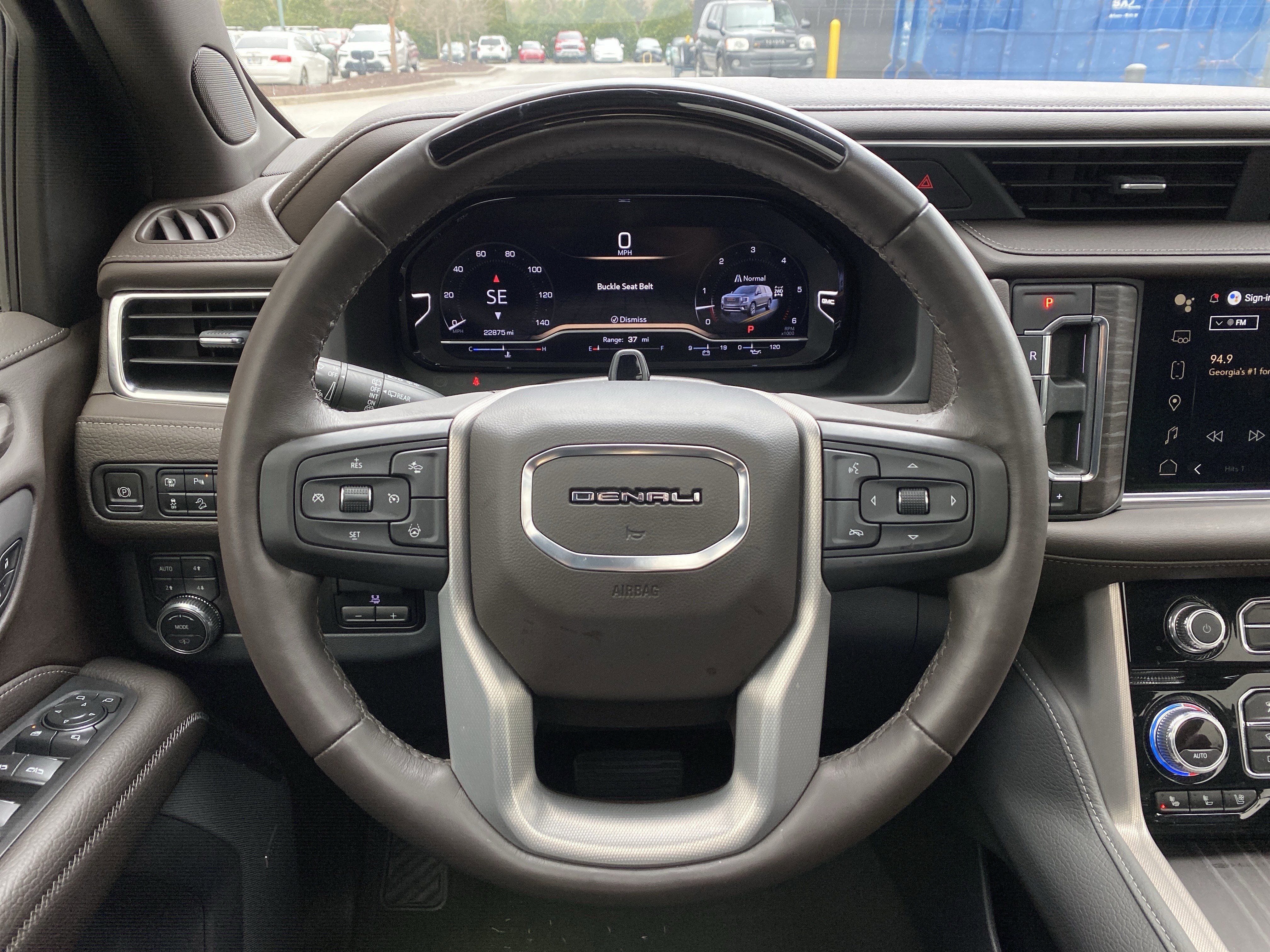 Used 2024 GMC Yukon Denali w/ Denali Reserve Package image 11