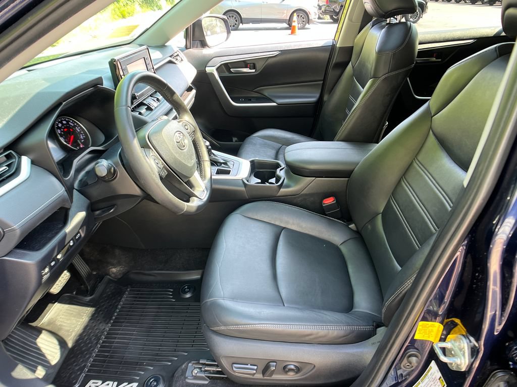 Used 2019 Toyota RAV4 XLE Premium w/ Cold Weather Package AWD/4WD image 9