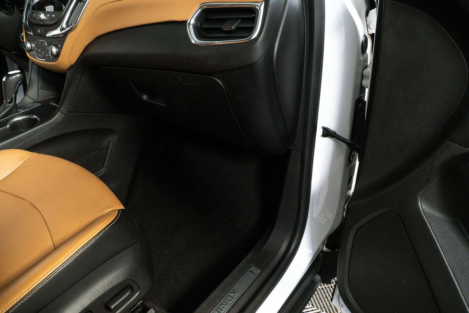 Used 2018 Chevrolet Equinox Premier FWD image 24