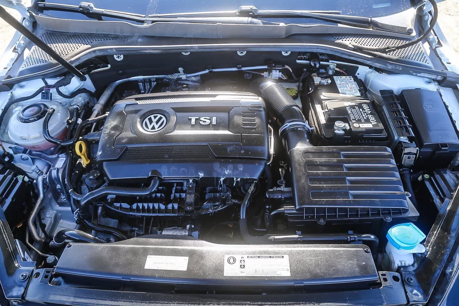 Used 2018 Volkswagen GTI SE FWD image 22