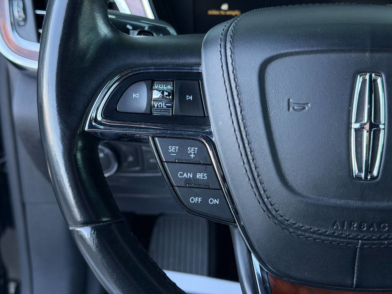 Used 2017 Lincoln Continental Select AWD/4WD image 31