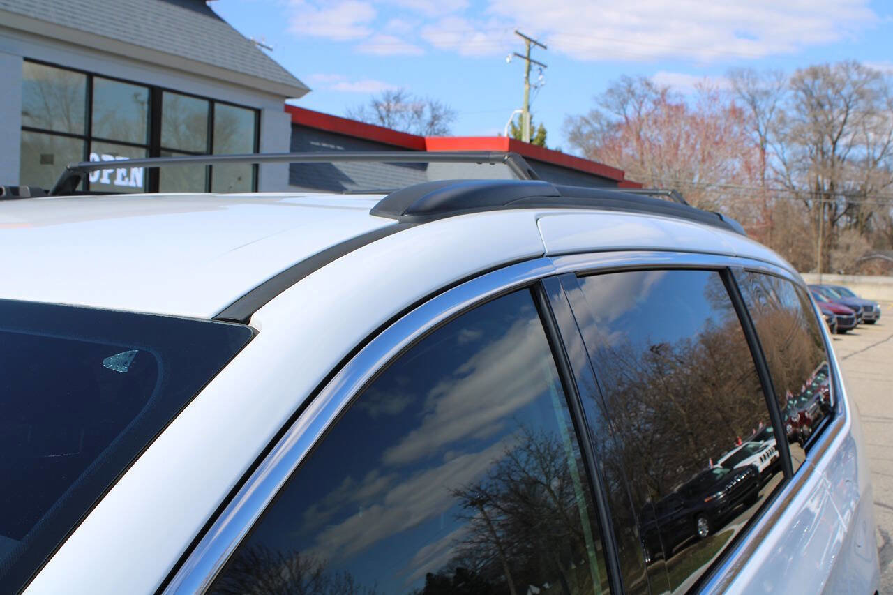 Used 2017 Chrysler Pacifica Touring Plus w/ Tire & Wheel Group image 41