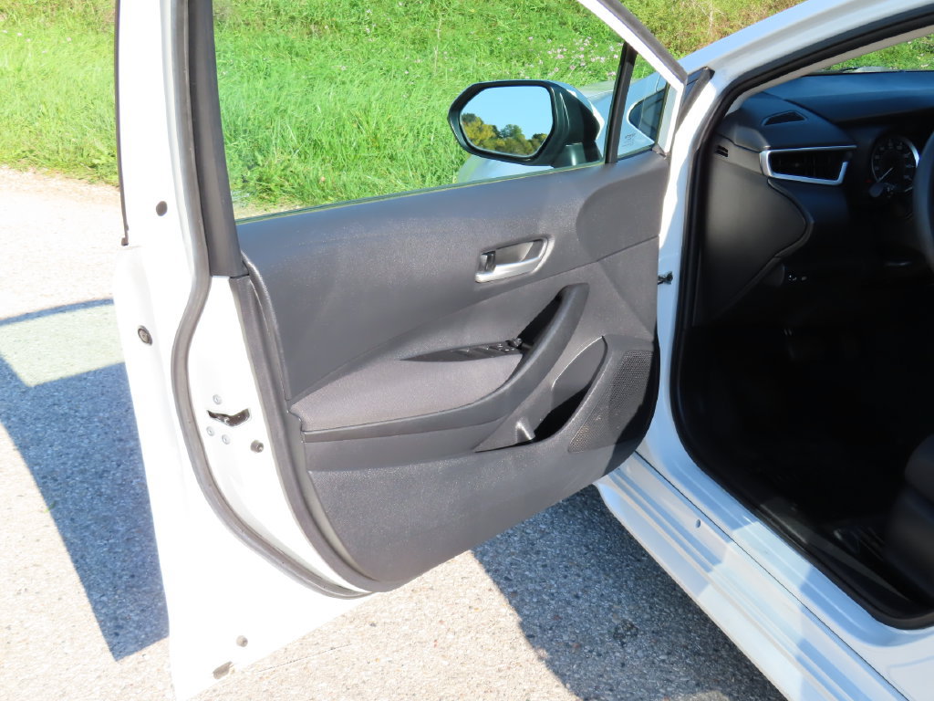 Used 2020 Toyota Corolla LE FWD image 23