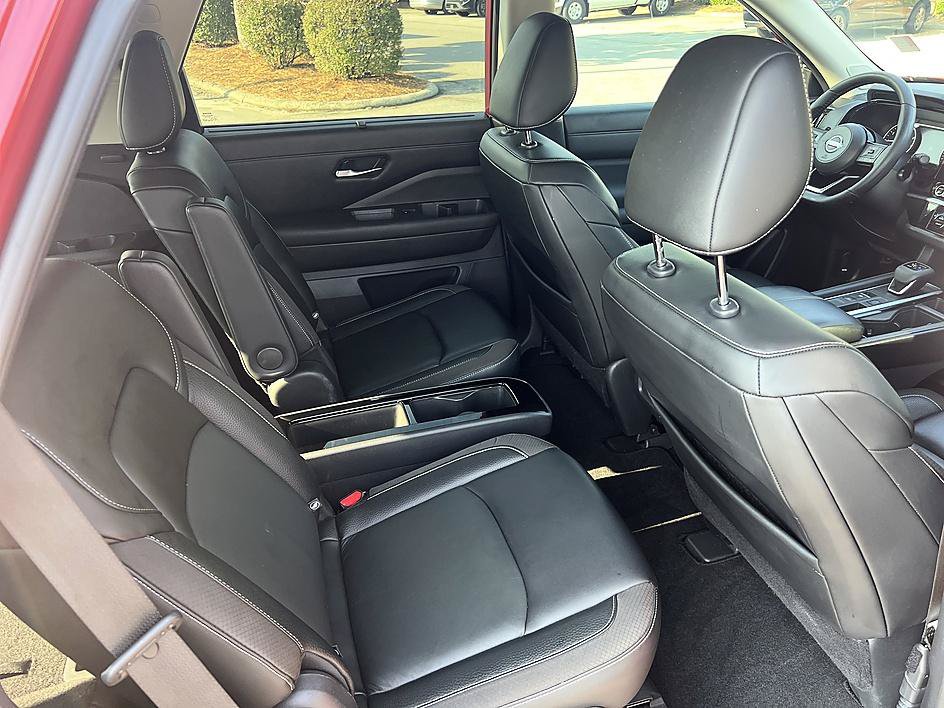 Used 2022 Nissan Pathfinder SL w/ SL Premium Package FWD image 16