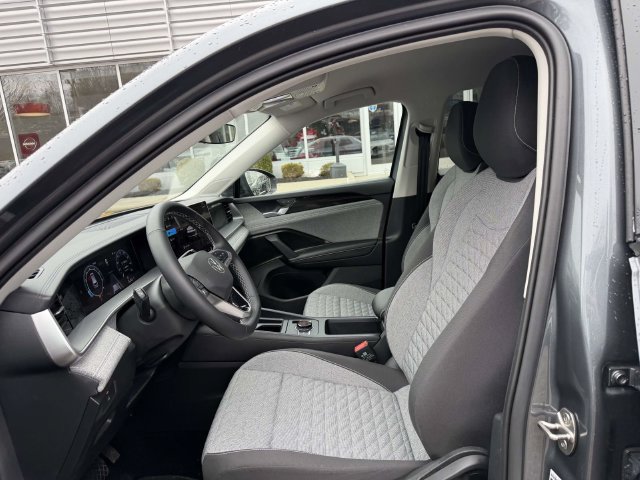 Used 2025 Volkswagen Tiguan S AWD/4WD image 14