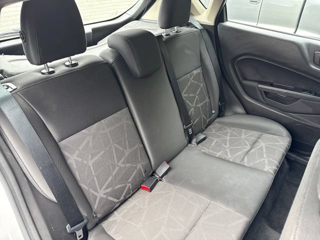 Used 2013 Ford Fiesta SE FWD image 20