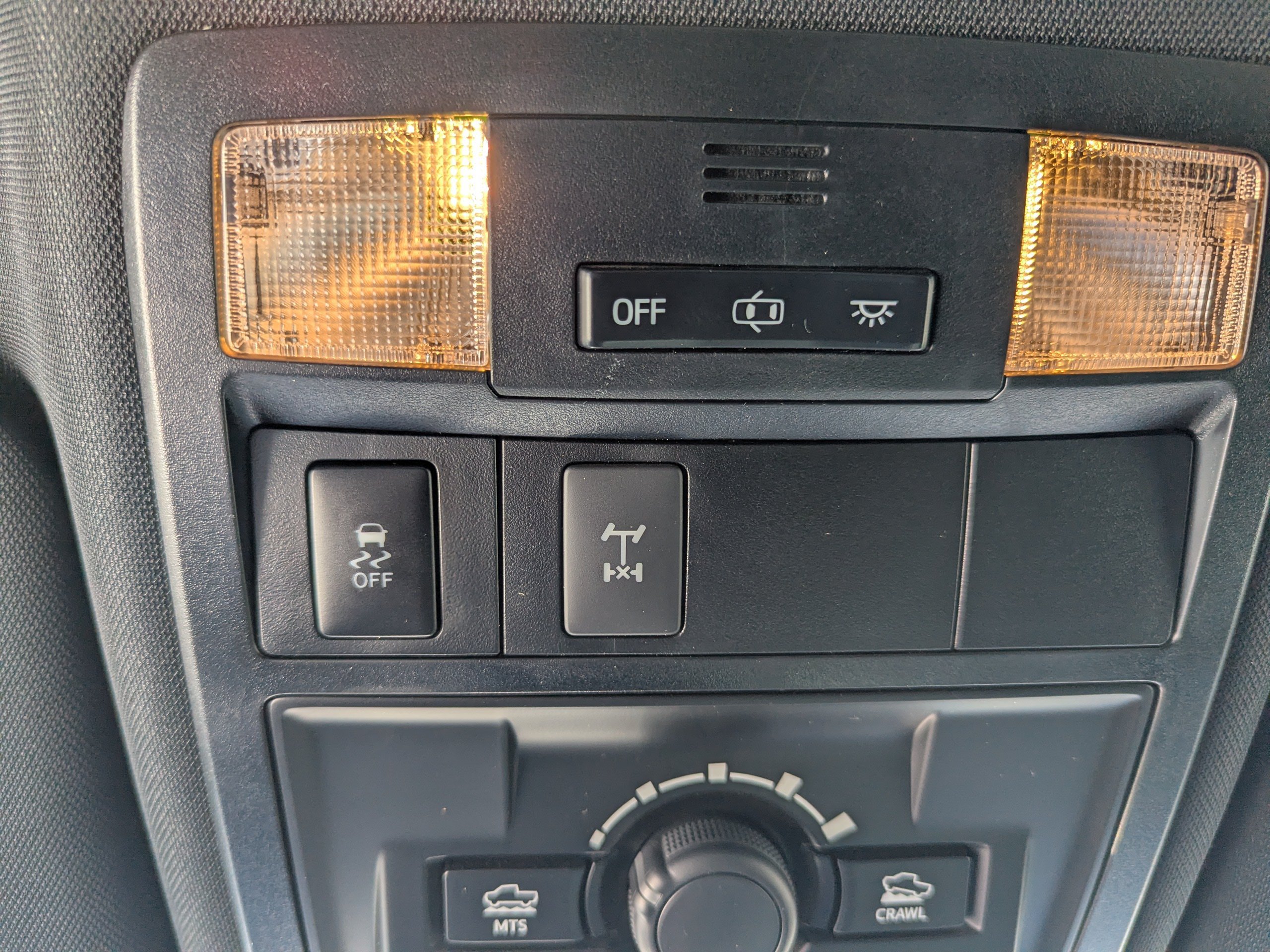 Used 2018 Toyota Tacoma TRD Off-Road w/ Technology Package AWD/4WD image 22