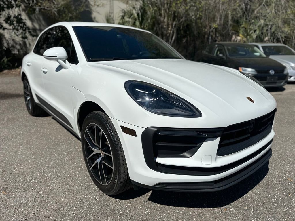 Used 2023 Porsche Macan image 2