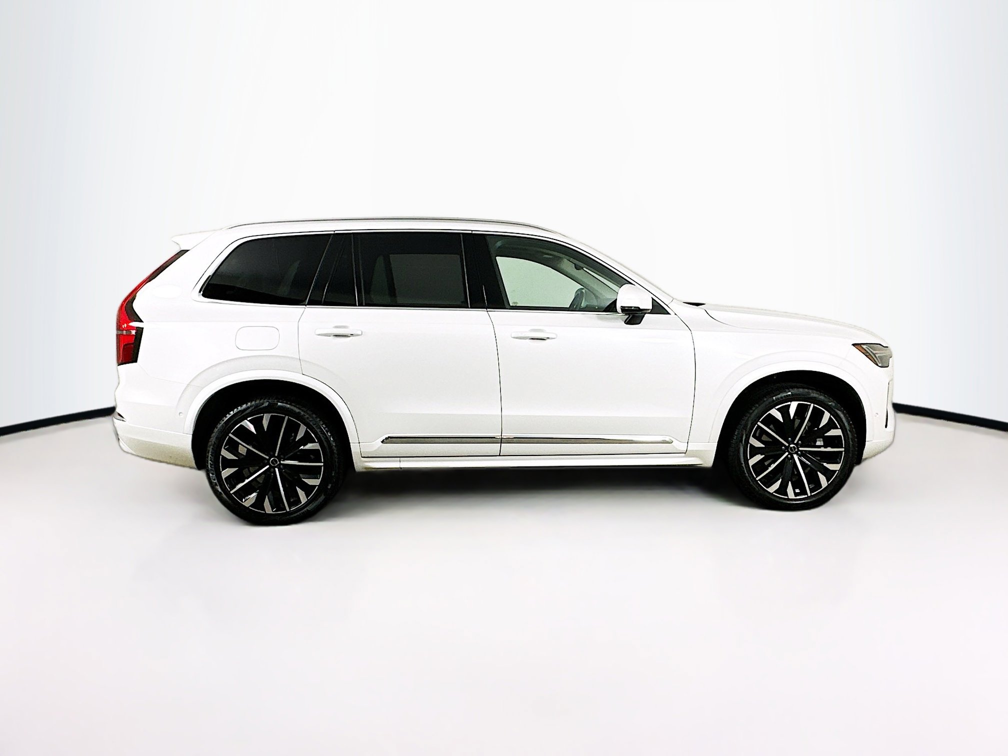 Used 2025 Volvo XC90 B5 Plus image 10
