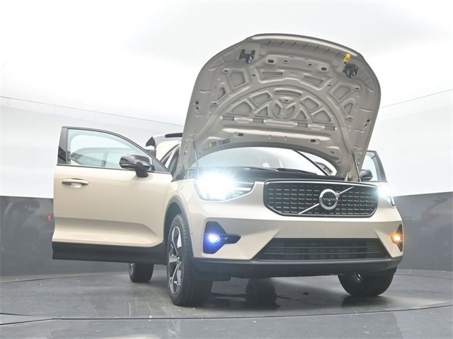 New 2026 Volvo XC40 B4 Plus w/ Protection Package Premier image 55