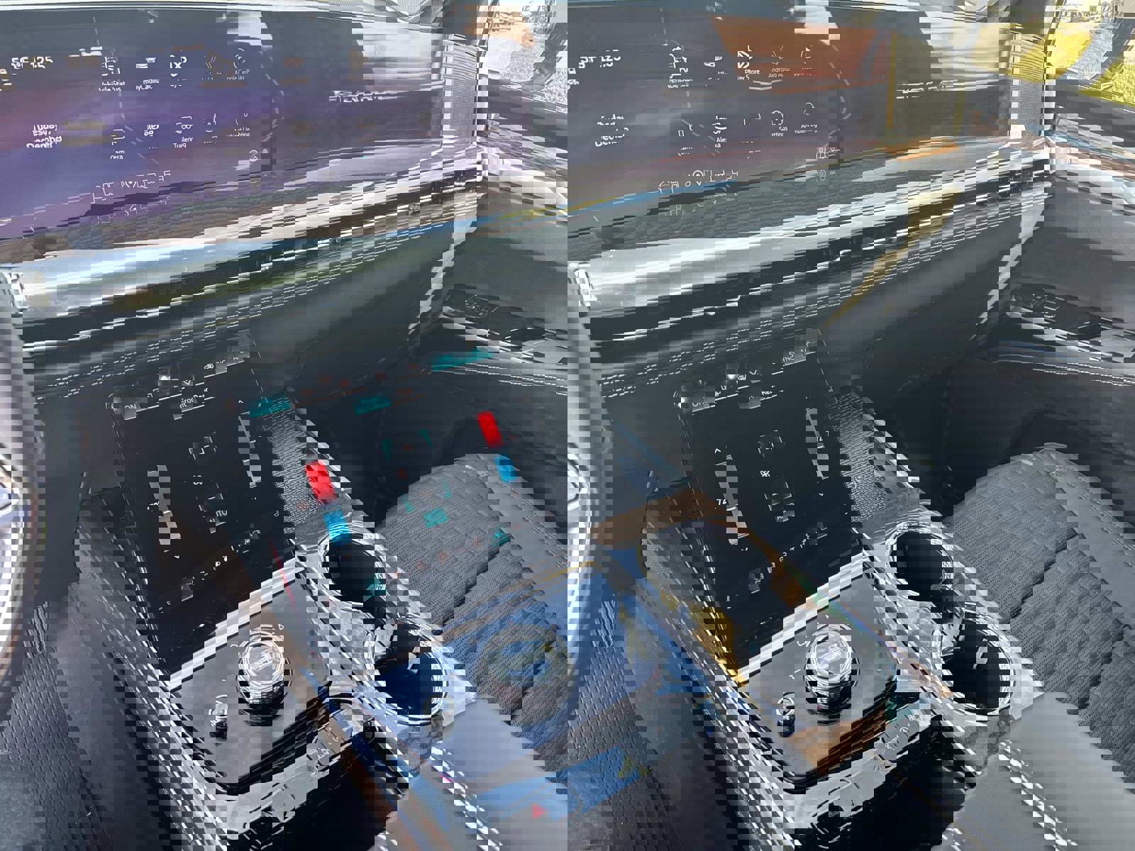 New 2025 Cadillac Escalade Sport Platinum w/ LPO, Floor Liner Package image 27