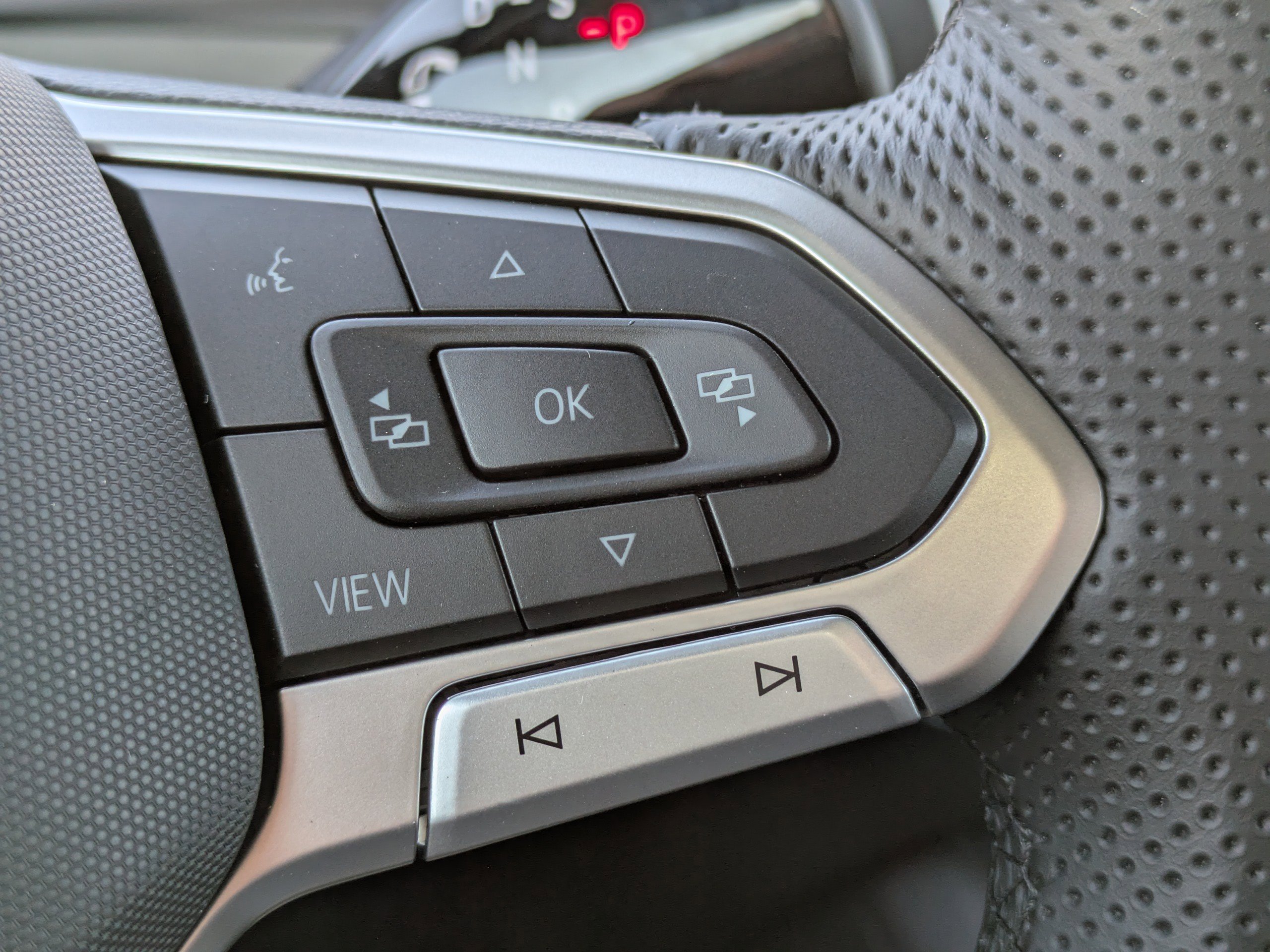 New 2026 Volkswagen Tiguan SE R-Line image 28