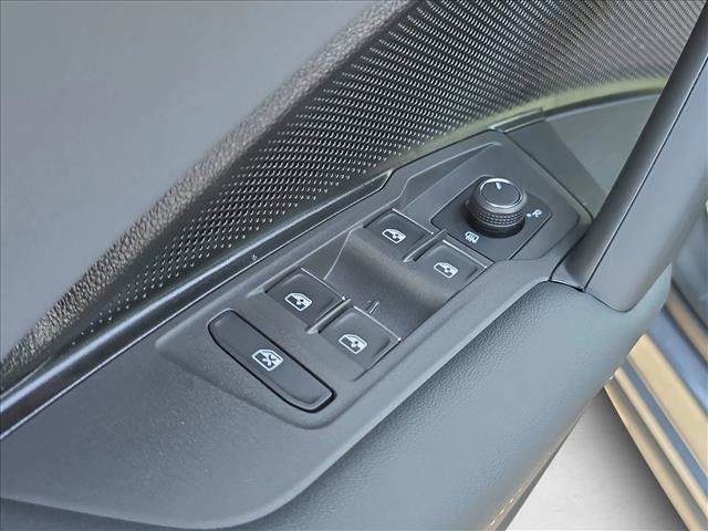 New 2026 Volkswagen Tiguan SE R-Line image 11