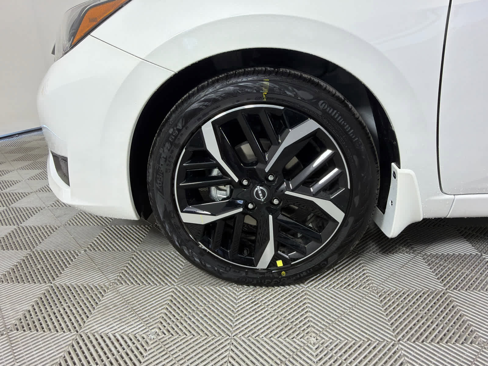 New 2025 Nissan Versa SR w/ Trunk Package image 10