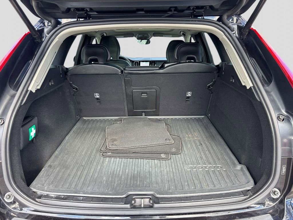 Used 2024 Volvo XC60 B5 Core w/ Protection Package Premier image 14