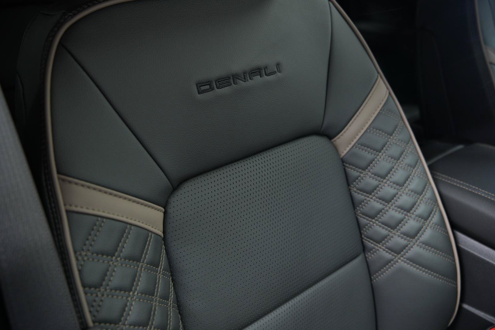 New 2026 GMC Canyon Denali AWD/4WD image 18