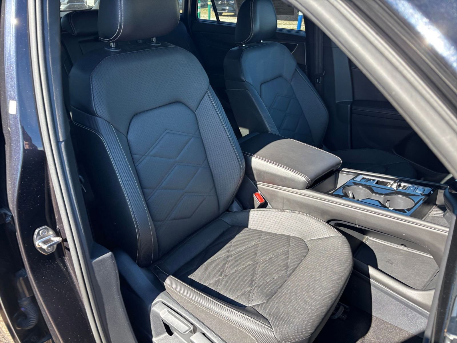 Used 2025 Volkswagen Atlas Cross Sport SE image 37