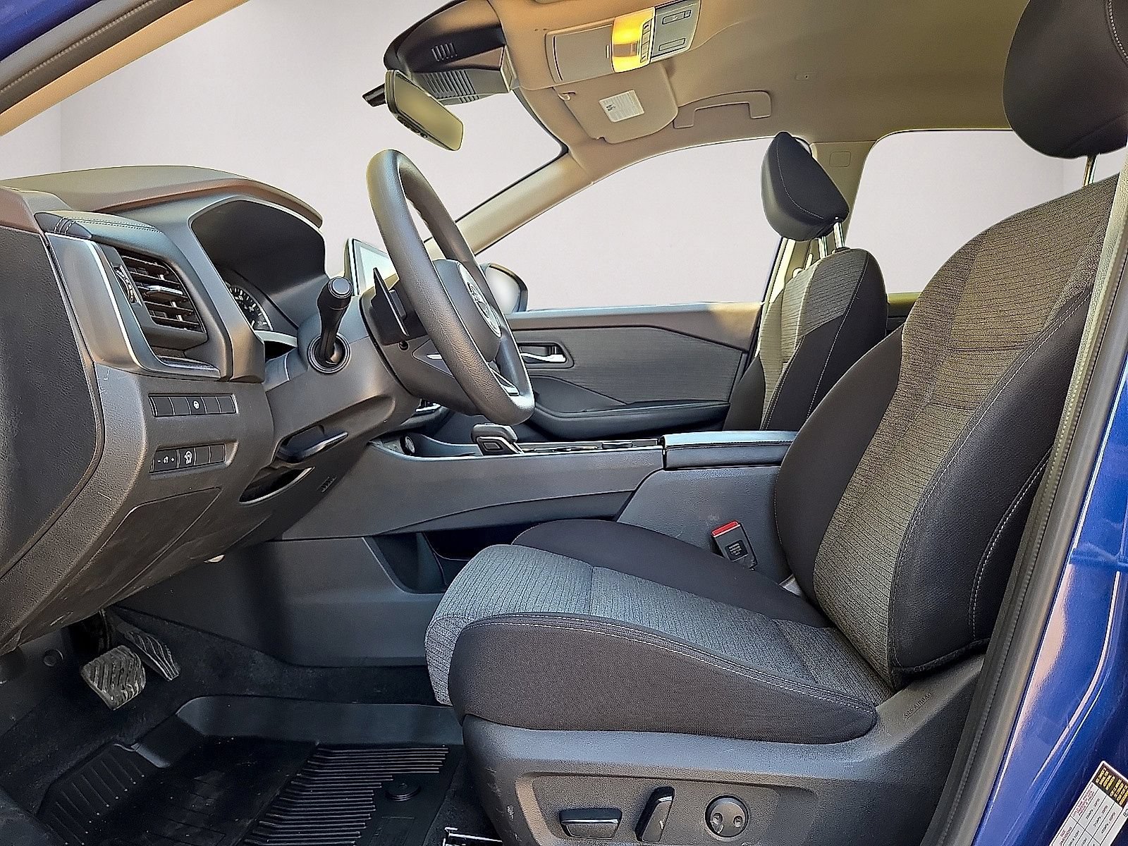 Used 2023 Nissan Rogue SV AWD/4WD image 22