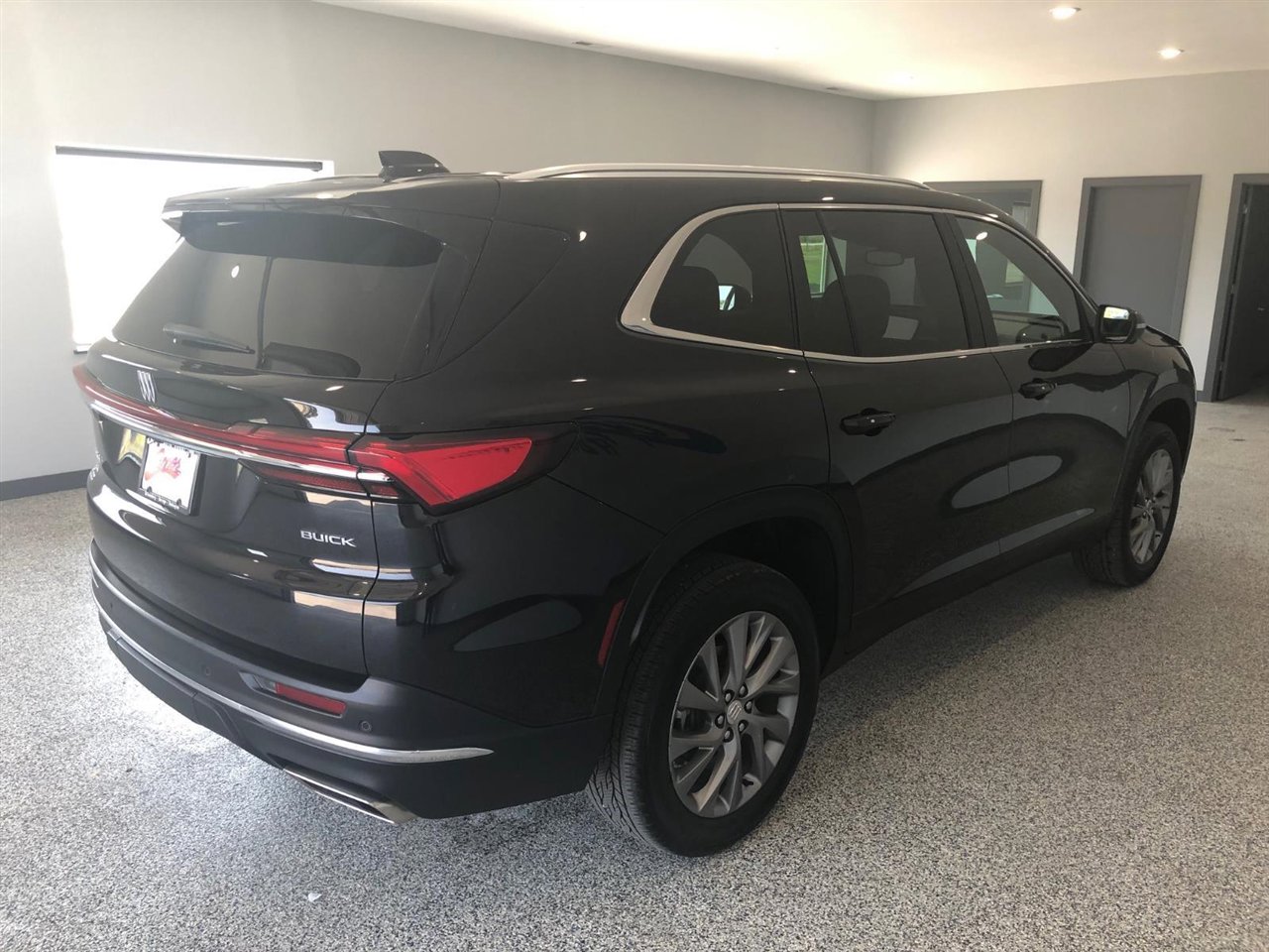 Used 2025 Buick Enclave Preferred image 3