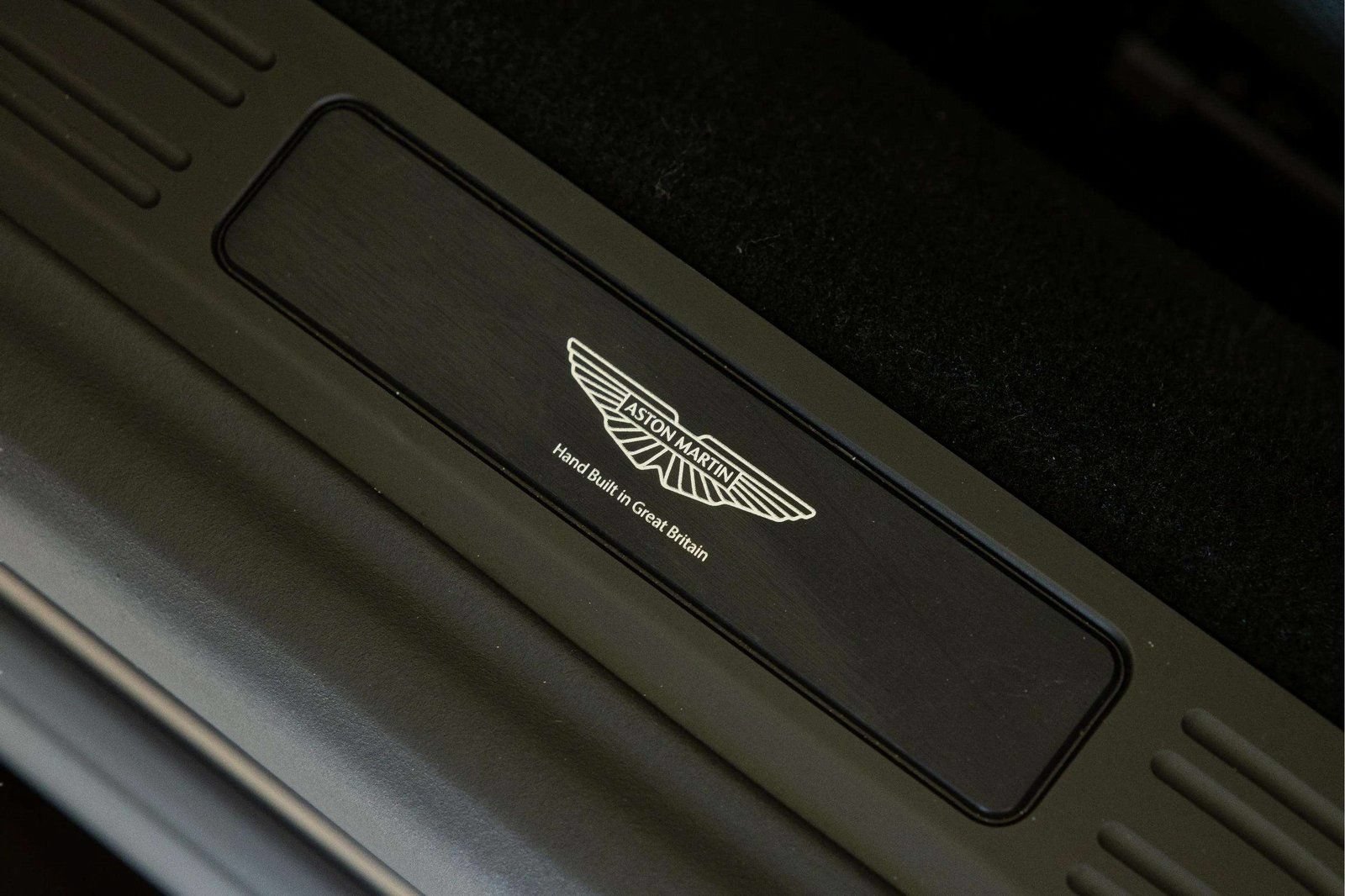 Used 2025 Aston Martin V8 Vantage Coupe RWD image 22