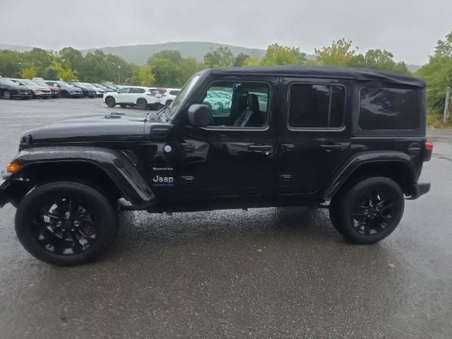 Used 2024 Jeep Wrangler Unlimited Sahara w/ Technology Group AWD/4WD image 3