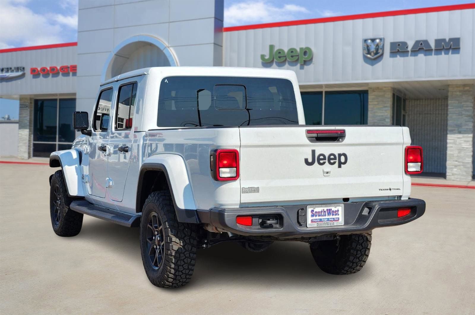 New 2025 Jeep Gladiator Sport image 4