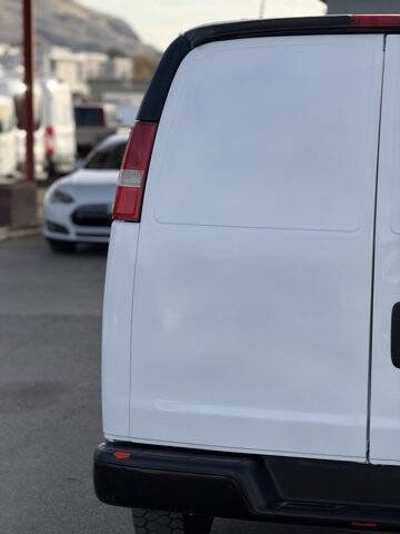 Used 2017 Chevrolet Express 2500 image 6