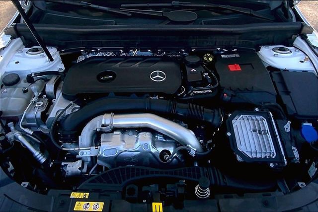 Used 2025 Mercedes-Benz GLB 250 4MATIC image 25