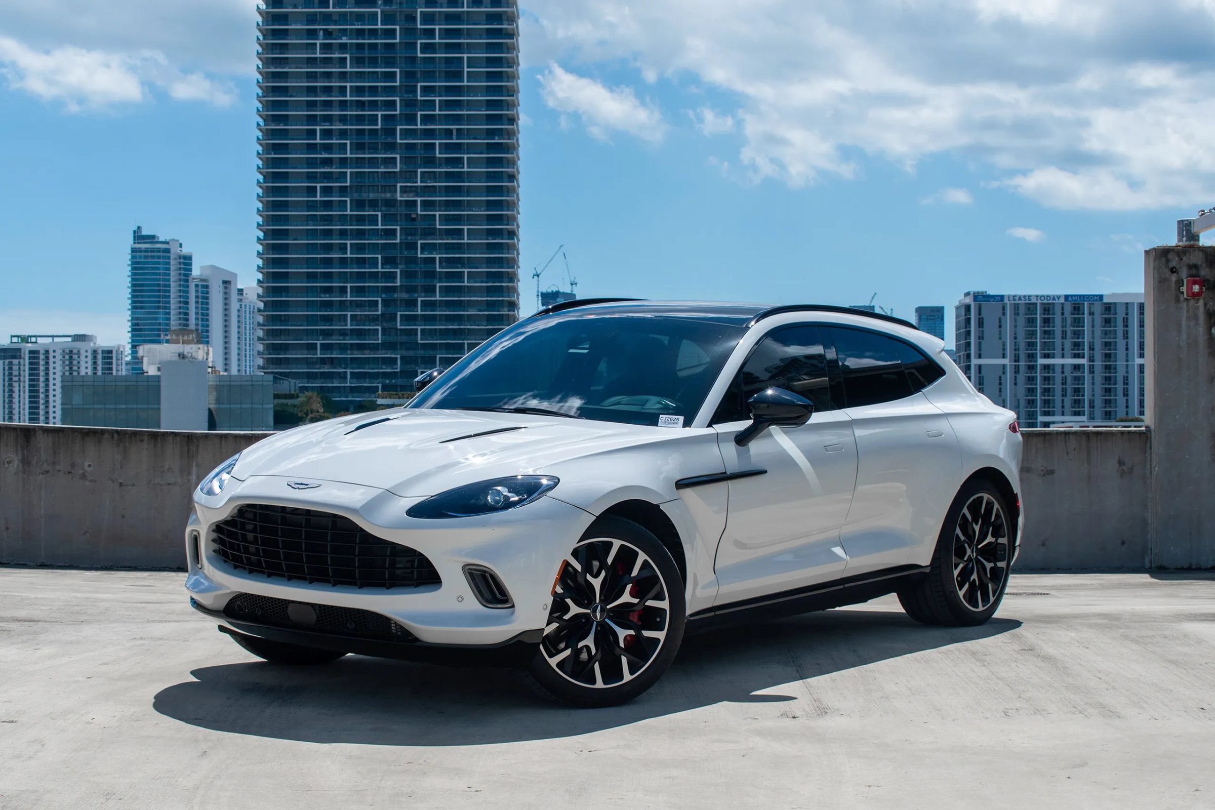 Used 2021 Aston Martin DBX AWD/4WD image 5