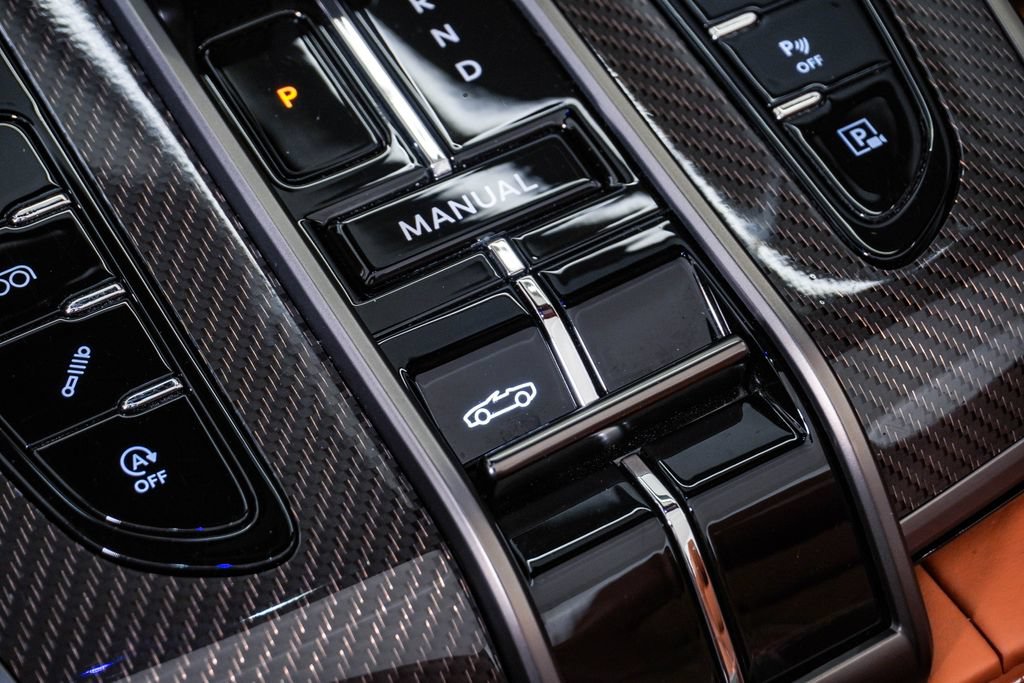 Used 2026 Aston Martin Vanquish Convertible RWD image 34