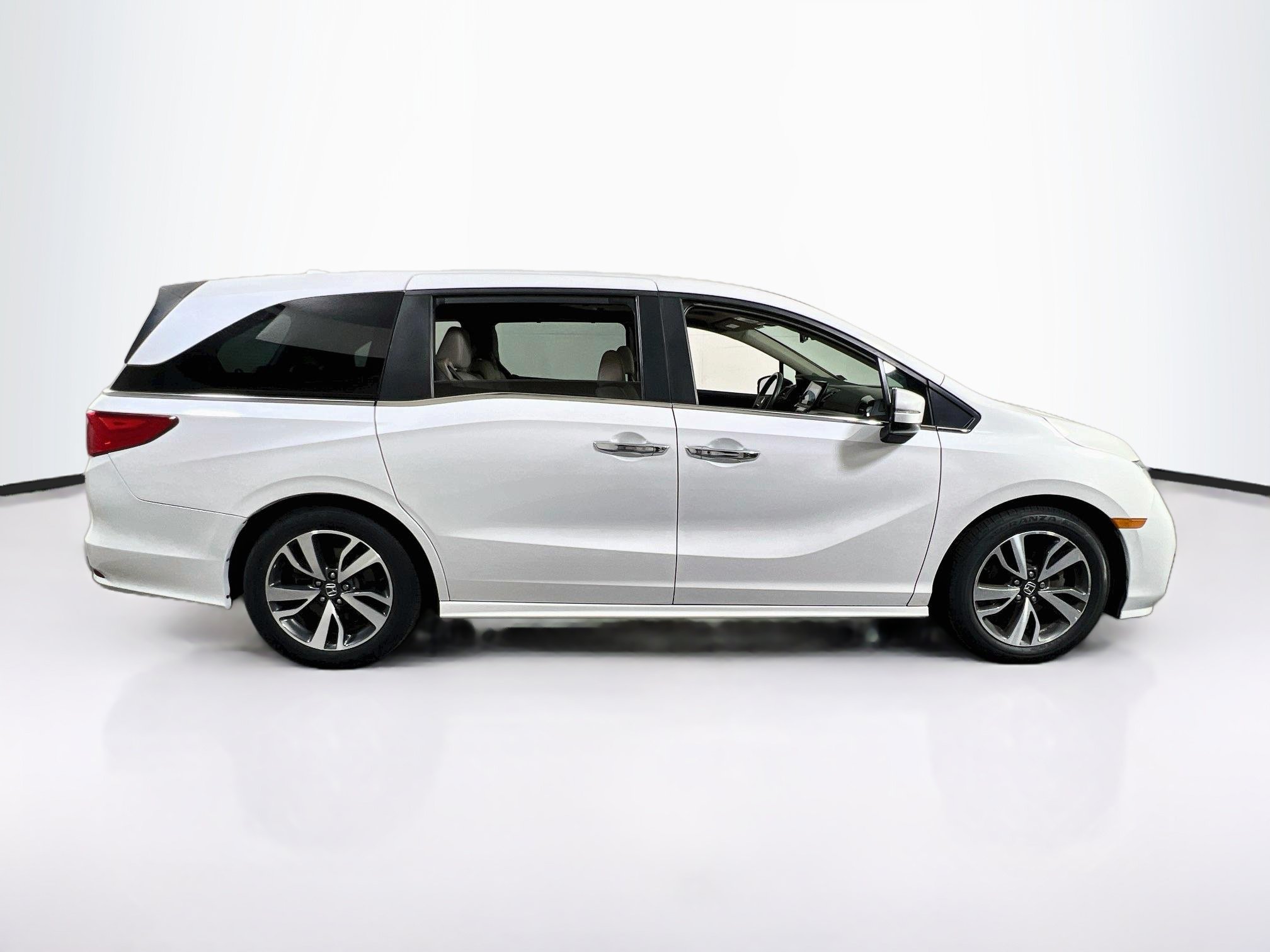 Used 2023 Honda Odyssey Touring image 4