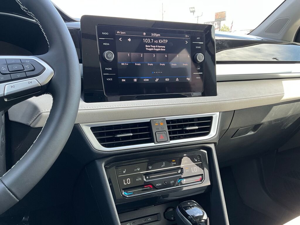 New 2025 Volkswagen Taos SE image 16