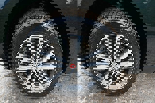 Used 2017 Jaguar F-PACE Prestige image 10