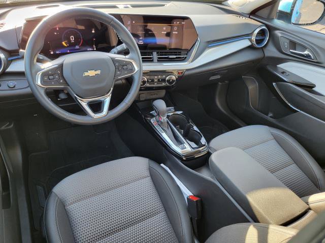 Used 2025 Chevrolet Trax LT w/ LT Convenience Package FWD image 26