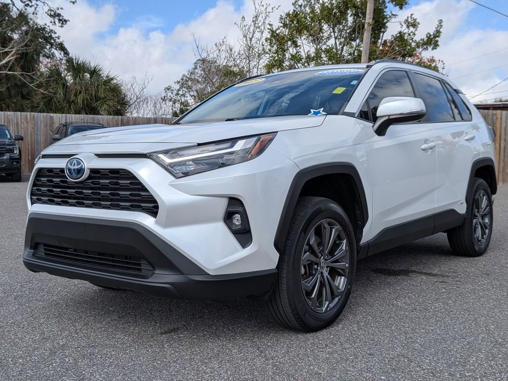 Used 2023 Toyota RAV4 XLE Premium image 2