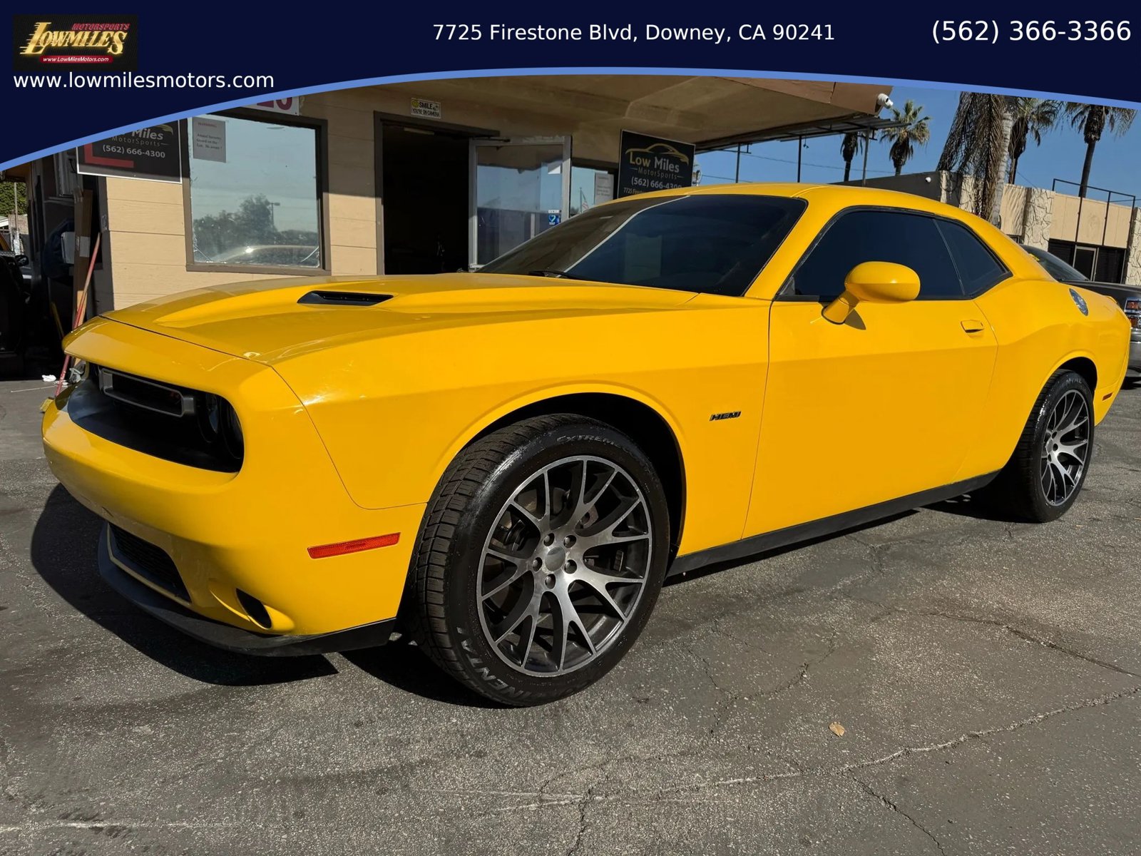 Used 2017 Dodge Challenger R/T RWD image 1