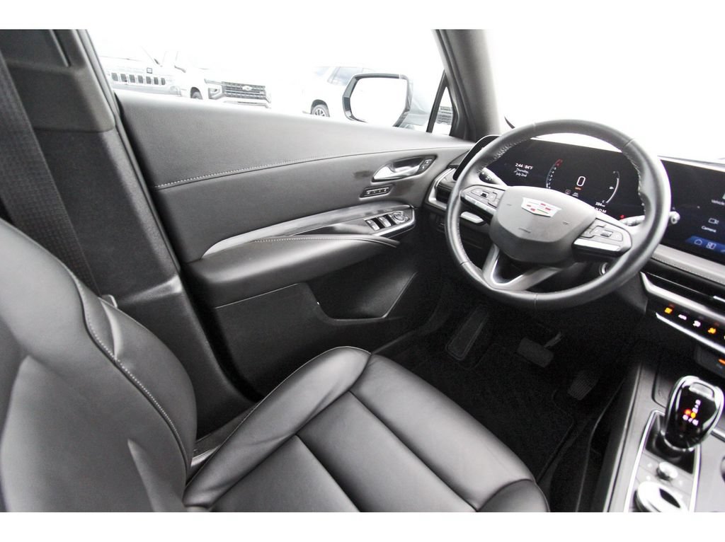 Used 2025 Cadillac XT4 Premium Luxury FWD image 8